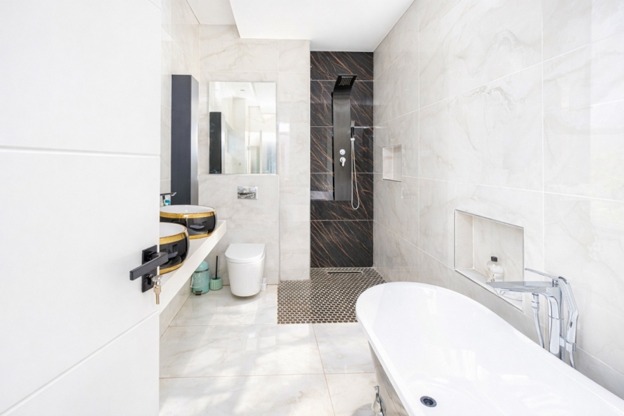 6 Bedroom Property for Sale in The Islands Estates North West